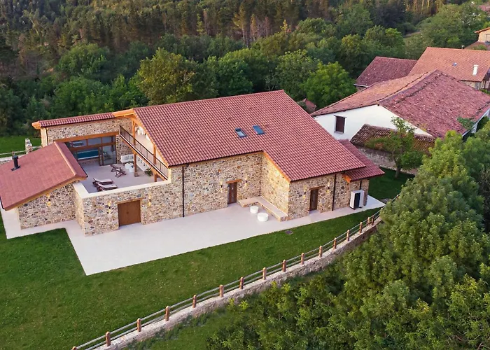 Lantställe Orue Baserria En Urdaibai